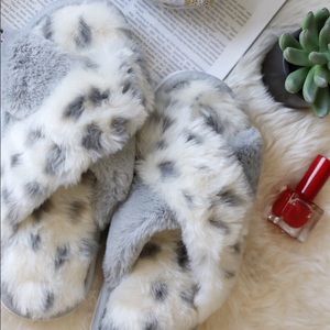 Fluffy Animal Print Cross Band Slippers Grey White